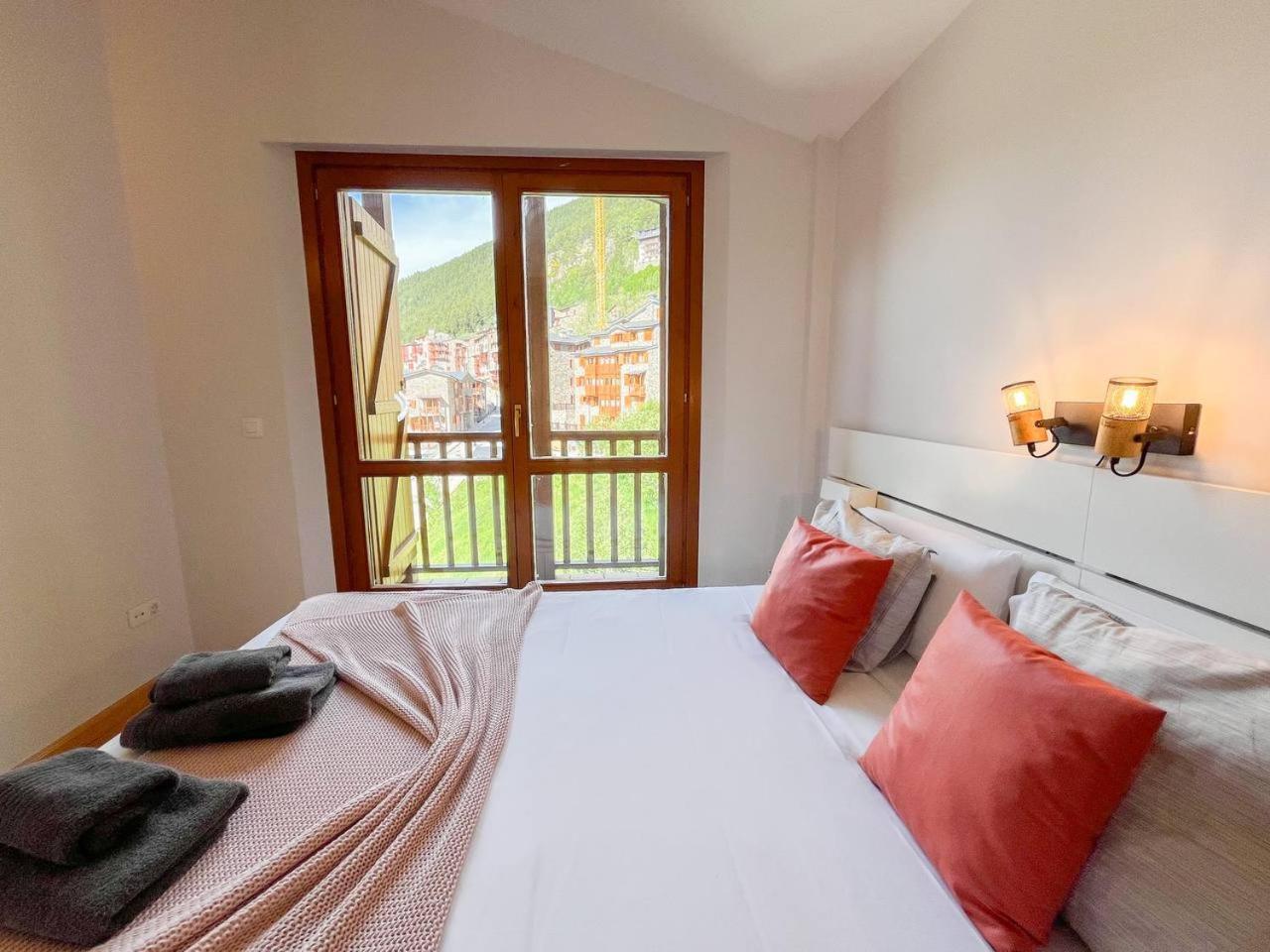Atico De 3 Con Vistas Al Valle De Incles Y Balcon - 6pax - Parking Incluido L By Bonesvacances