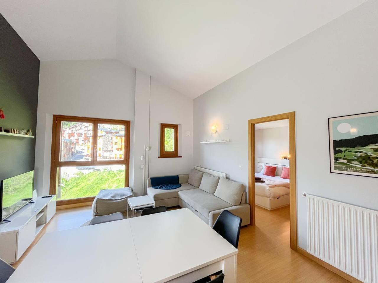 Atico De 3 Con Vistas Al Valle De Incles Y Balcon - 6pax - Parking Incluido L By Bonesvacances Apartamento Soldeu