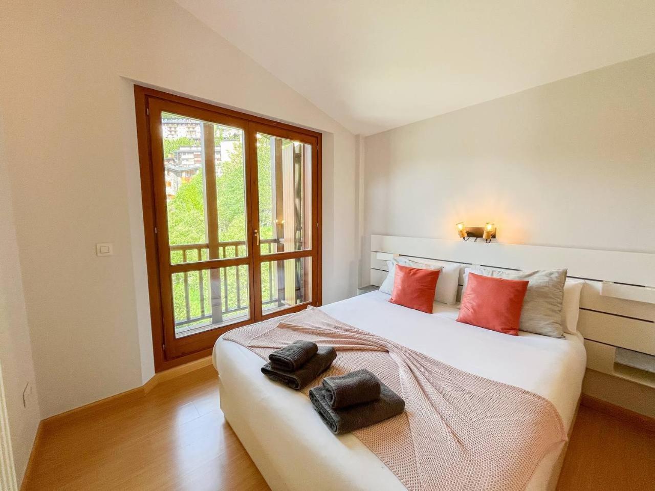 Atico De 3 Con Vistas Al Valle De Incles Y Balcon - 6pax - Parking Incluido L By Bonesvacances Soldeu