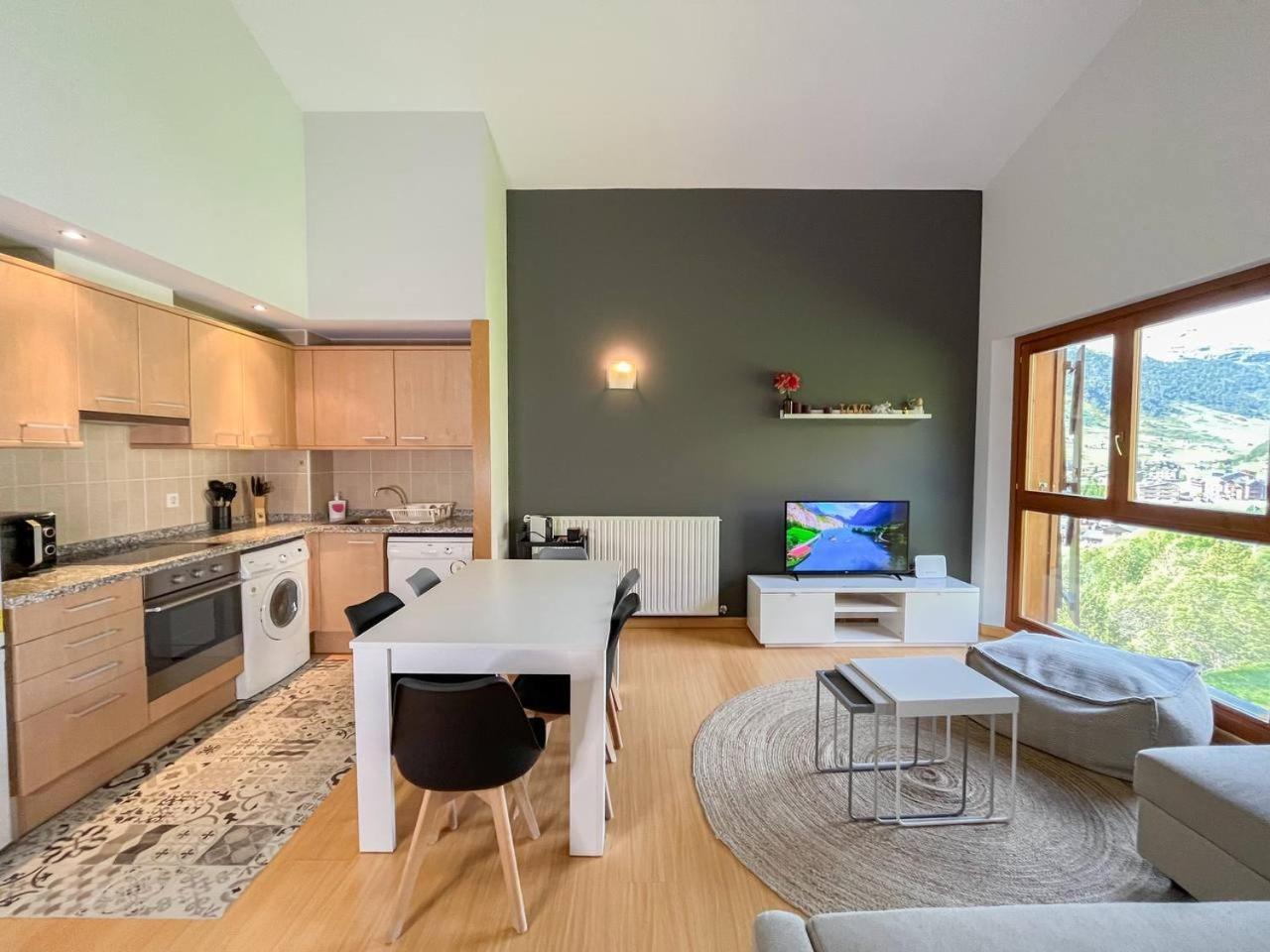 Atico De 3 Con Vistas Al Valle De Incles Y Balcon - 6pax - Parking Incluido L By Bonesvacances Apartamento